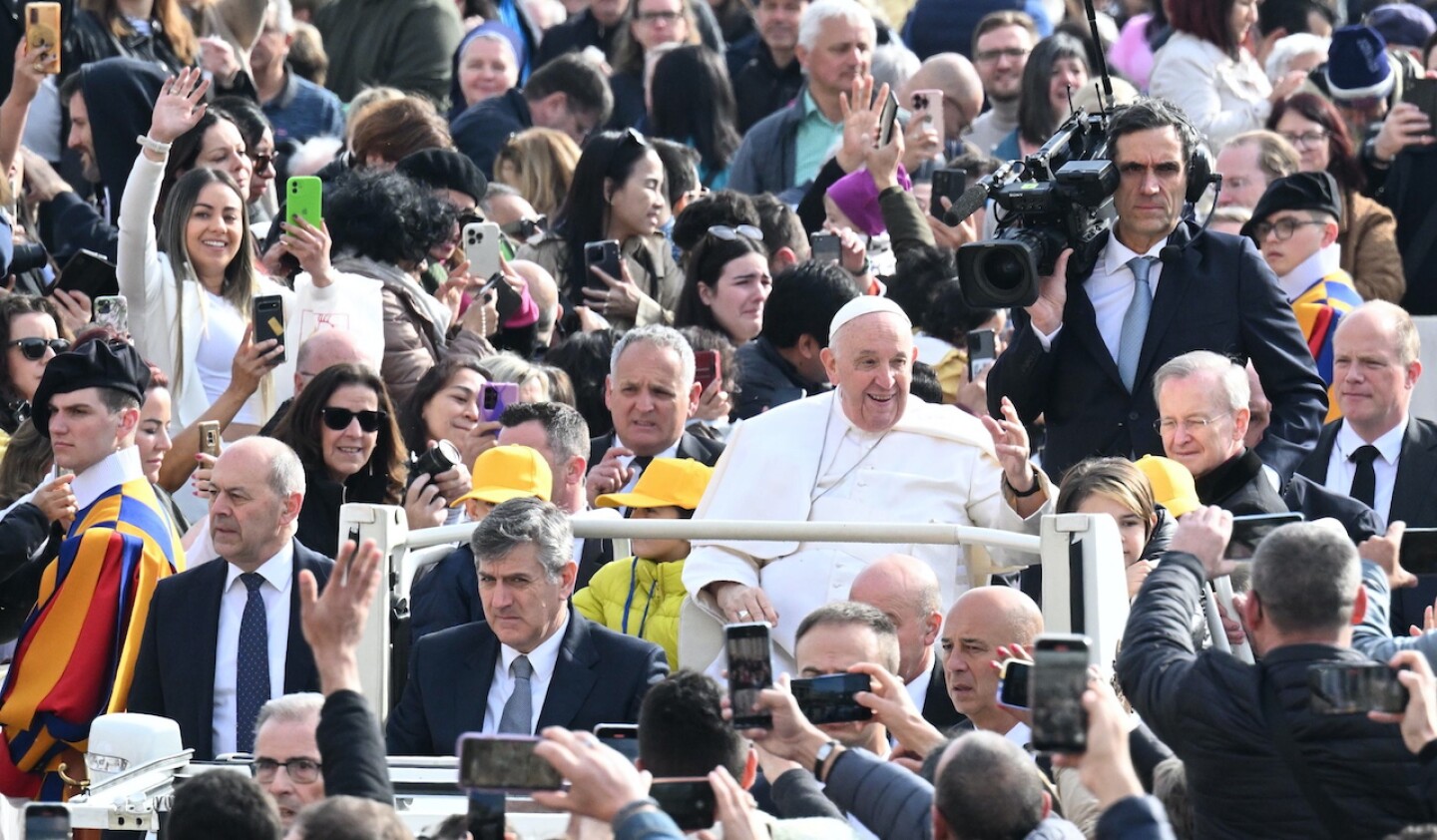 El papa Francisco recibe a los rescatadores de la ONG Mediterranea Saving Humans