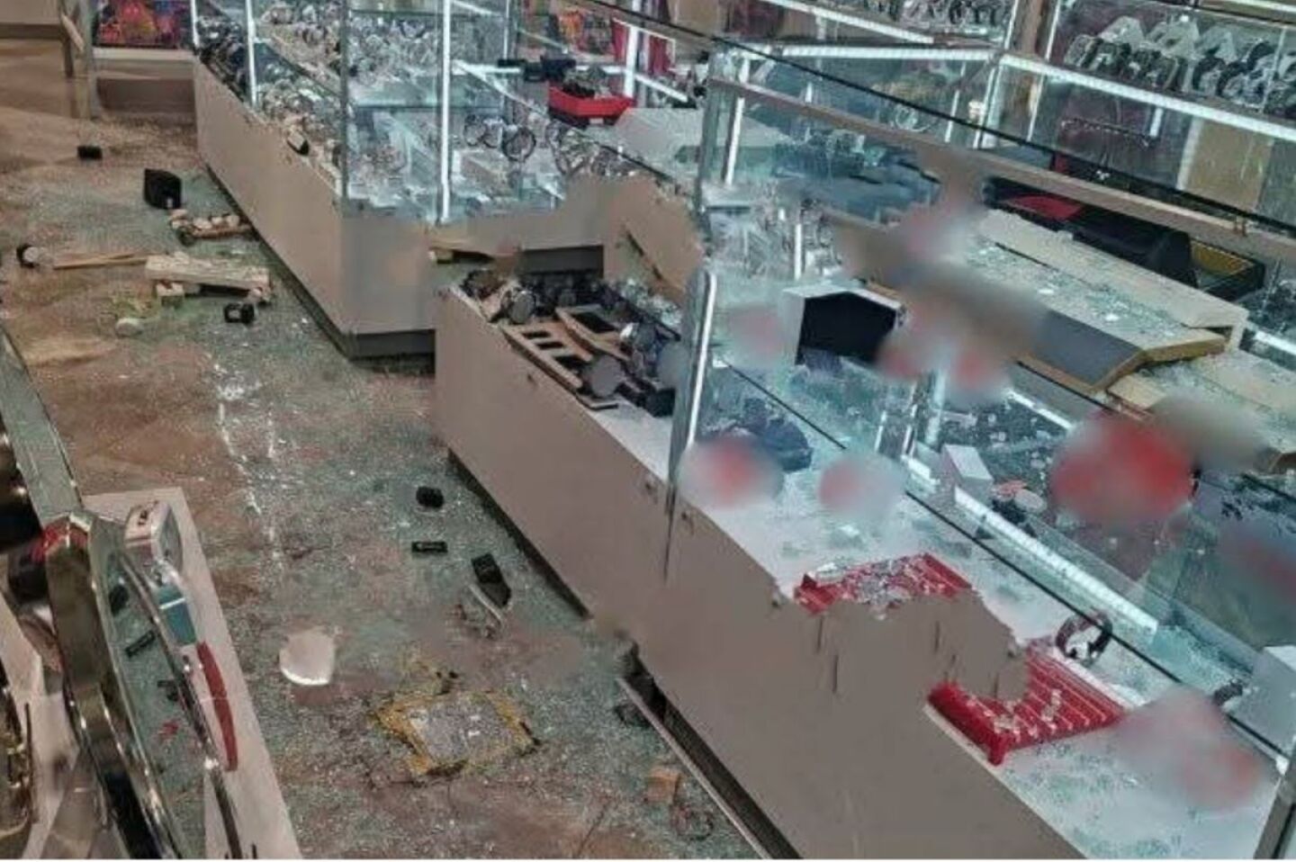 roban-sanborns-de-miguel-angel-de-quevedo-en-coyoacan-ladrones-disparan-y-se-llevan-relojes-de-lujo