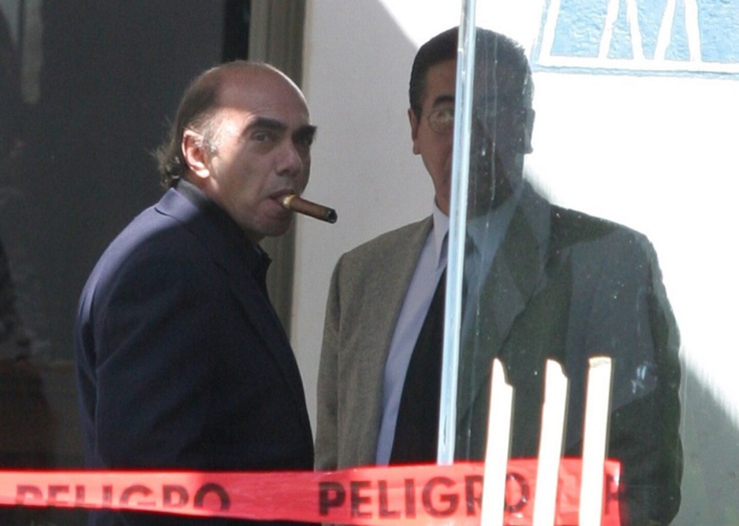 PUEBLA, PUEBLA., 12ENERO2008.- El empresario Kamel Nacif asistió nal funeral de las mujeres del voluntariado del DIF que fallecieron el día de ayer al desplomarse un helicoptero en la zona norte del estado de Puebla. FOTO: FRANCISCO GUASCO/CUARTOSCURO.COM