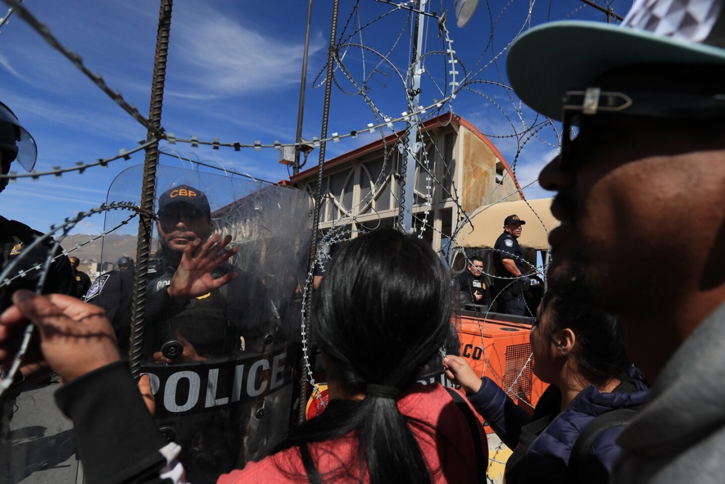 migrantes-ingresan-por-la-fuerza-mexico-estados-unidos