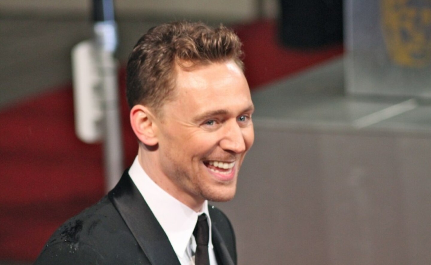 tom_hiddleston_zawe_ashton_primer_bebe
