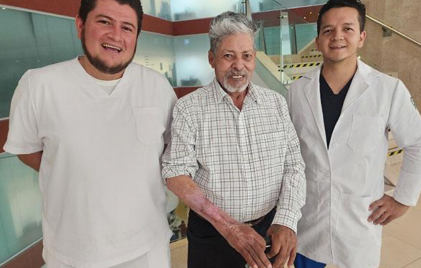 IMSS salva brazo de un señor picado por araña