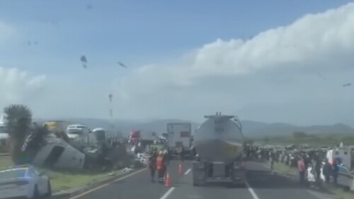 accidente-carretera-57-slp-trailer-vuelca-cerca-del-hiuizache