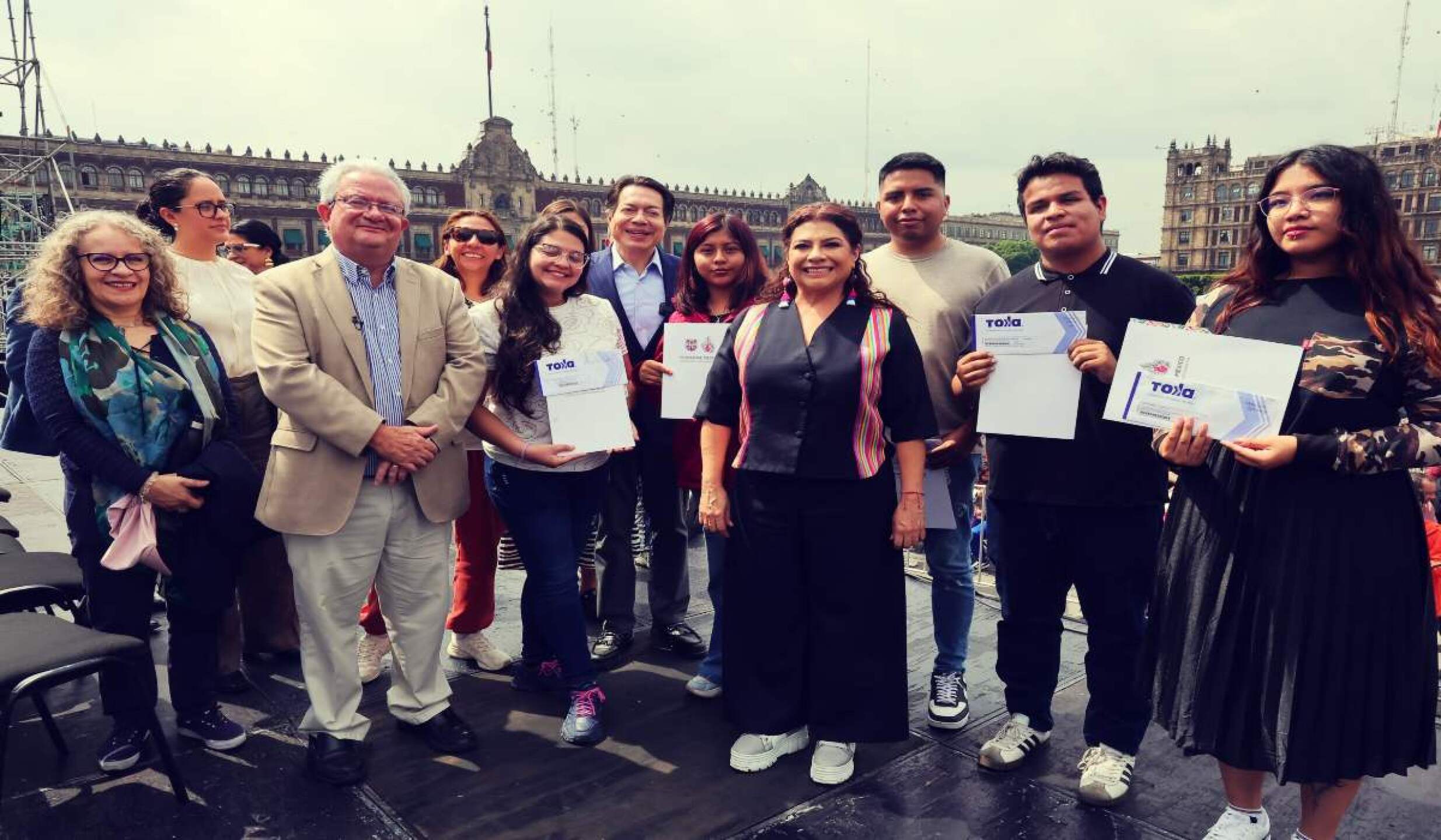 becas-apoyo-transporte-universitarios-cdmx.jpg