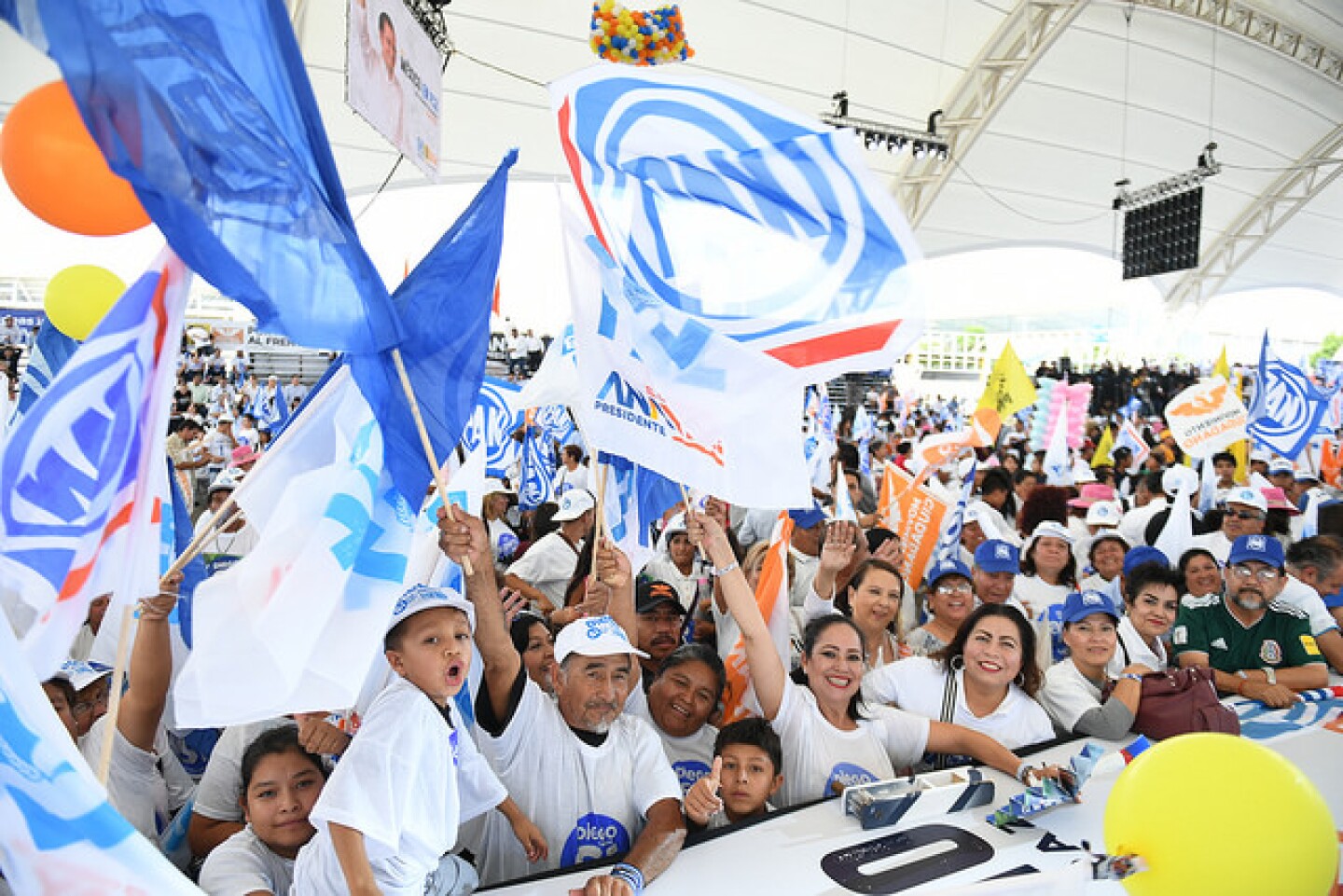 28184559567_596a6d3cfe_z