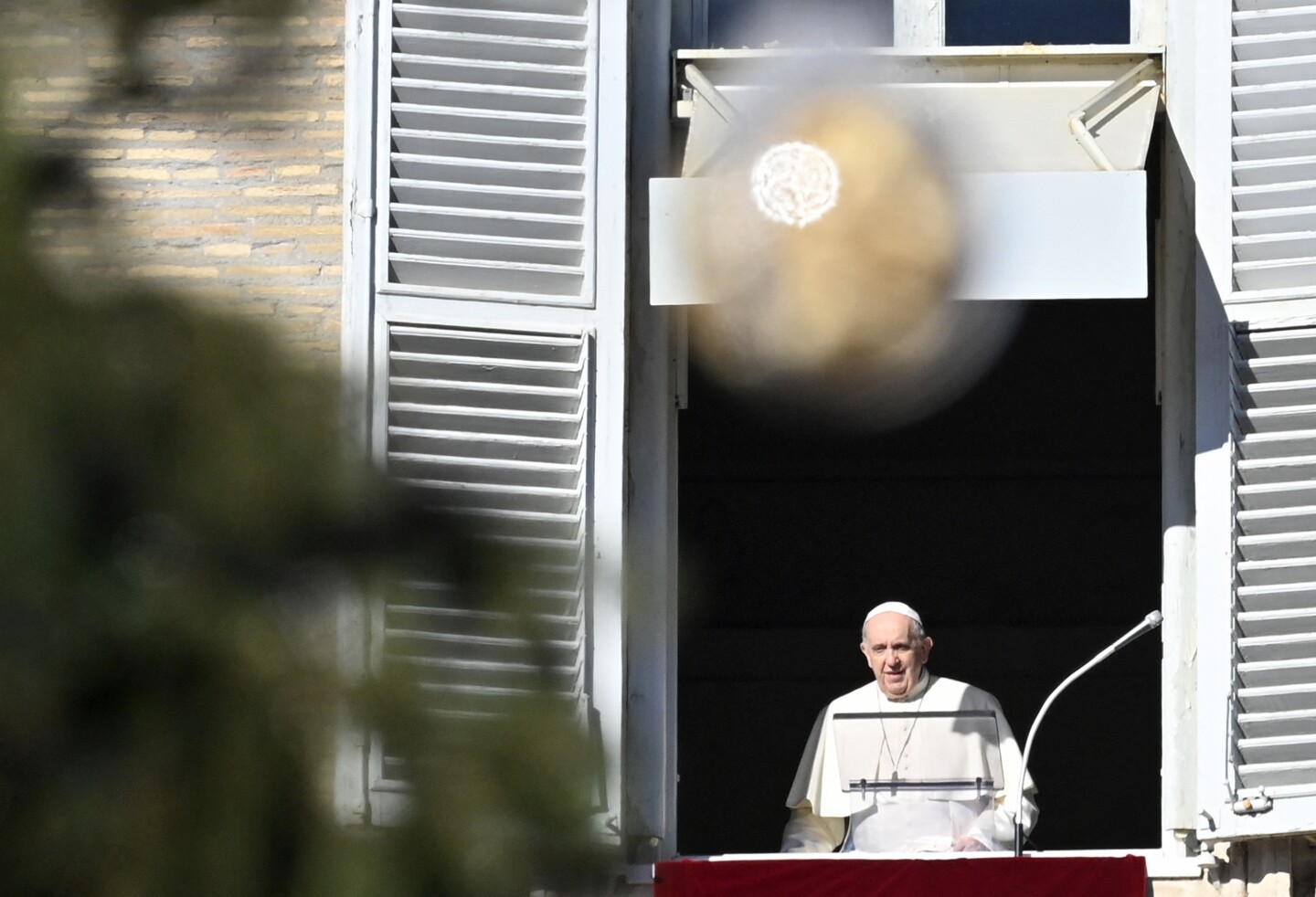 El Papa califica a la violencia conyugal como un "acto casi satánico"