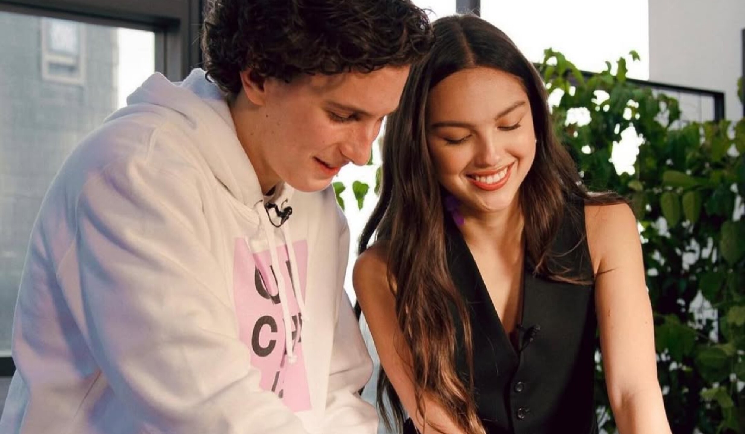 robegrill-olivia-rodrigo (1).jpg