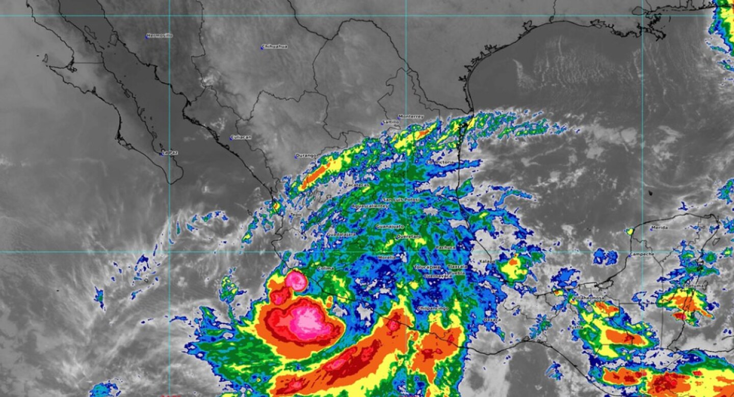 Foto de la republica mexicana con tormenta
