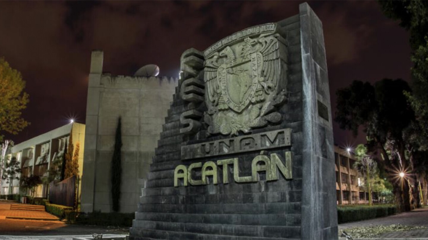 FES Acatlán apertura