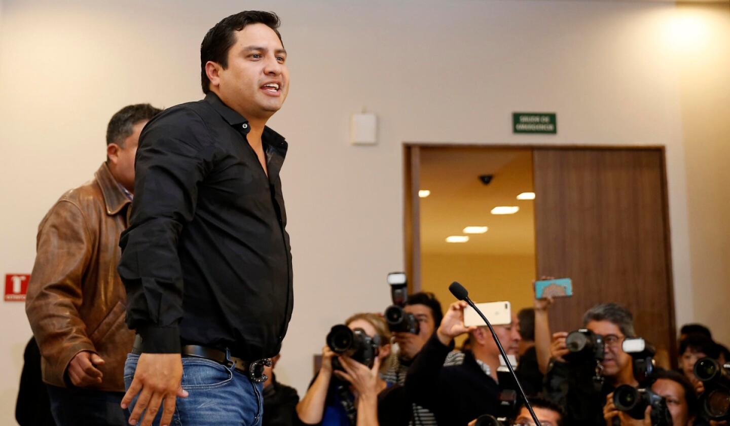julión álvarez visa.jpg