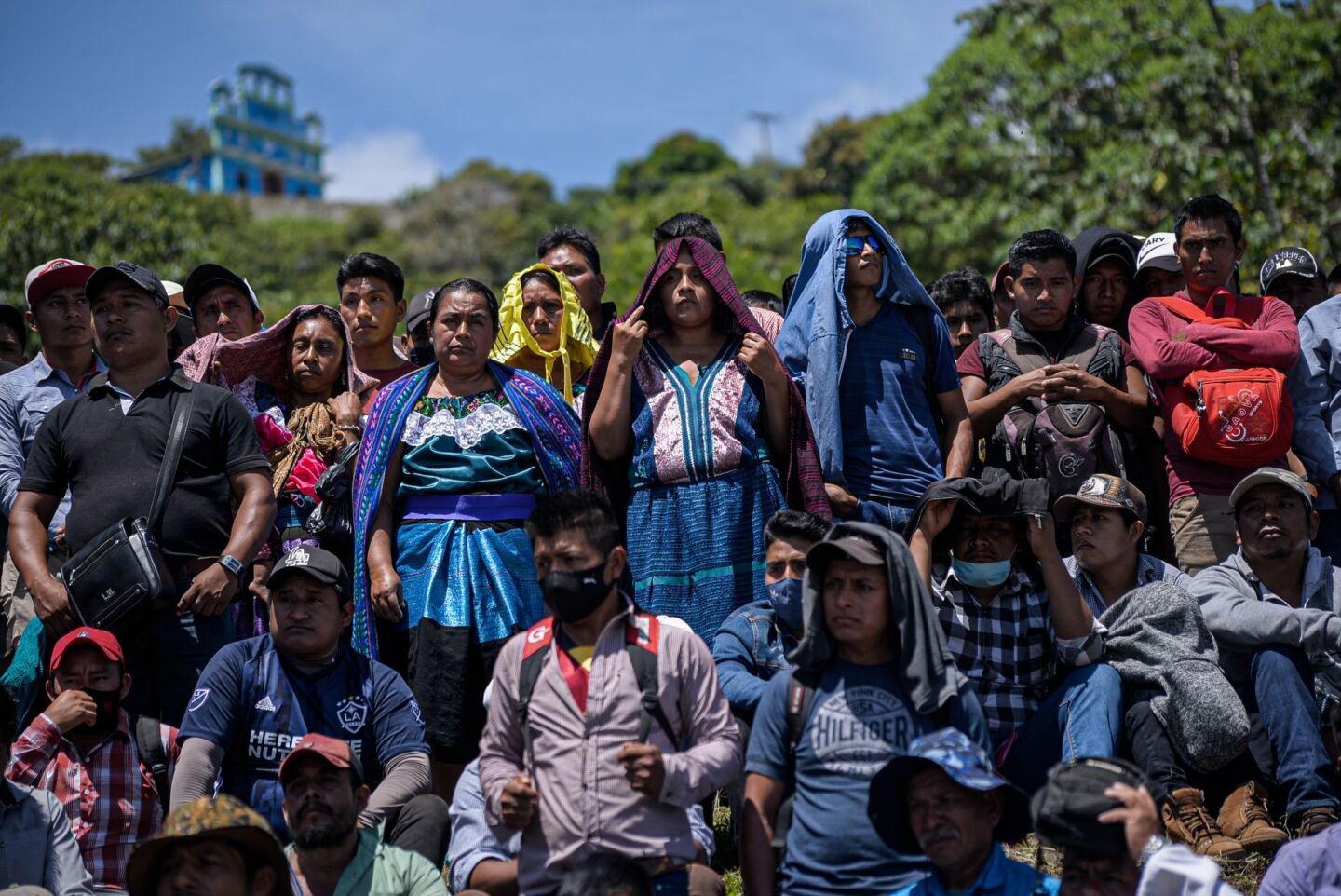 Se llevó a cabo en la comunidad de San José Buena Vista Tercero una reunión de las denominadas autodefensas del pueblo El Machete, durante la cual manifestaron el dolor y sufrimiento que han padecido a causa de la injusticia y la violación de sus derechos humanos y la muerte de más de 200 personas en la región a mano de sicarios y de autoridades municipales.