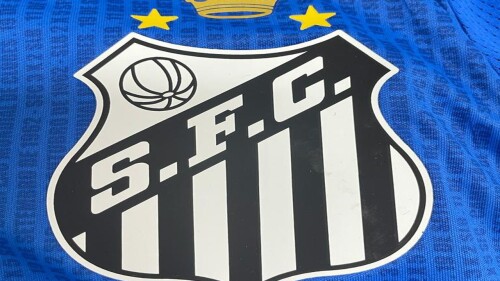 nuevos-escudo-de-santos-como-homenaje-a-pele