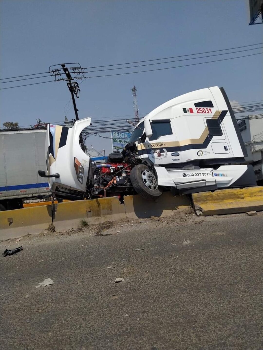 accidente-mexico-queretaro-trailer-choca-por-caseta-tepotzotlan-1-960x1280