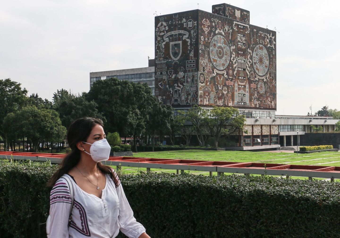 Por contingencia UNAM aplicará examen en estadio universitario.