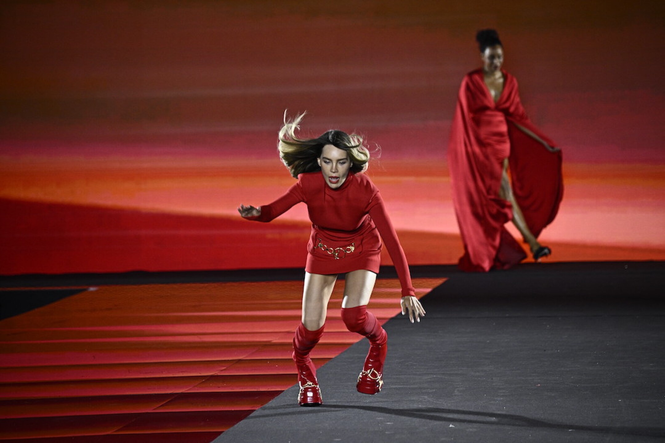 Belinda-caida-semana-de-la-moda