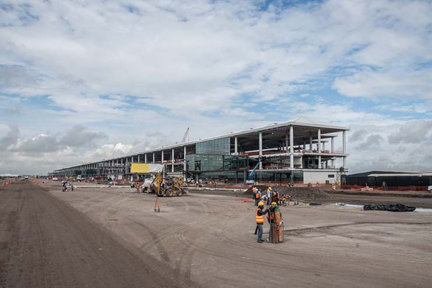 Continúan los avances de la construcción del Aeropuerto Internacional Felipe Ángeles (AIFA), que prevé completar en tiempo y forma para el próximo 22 de marzo de 2022.