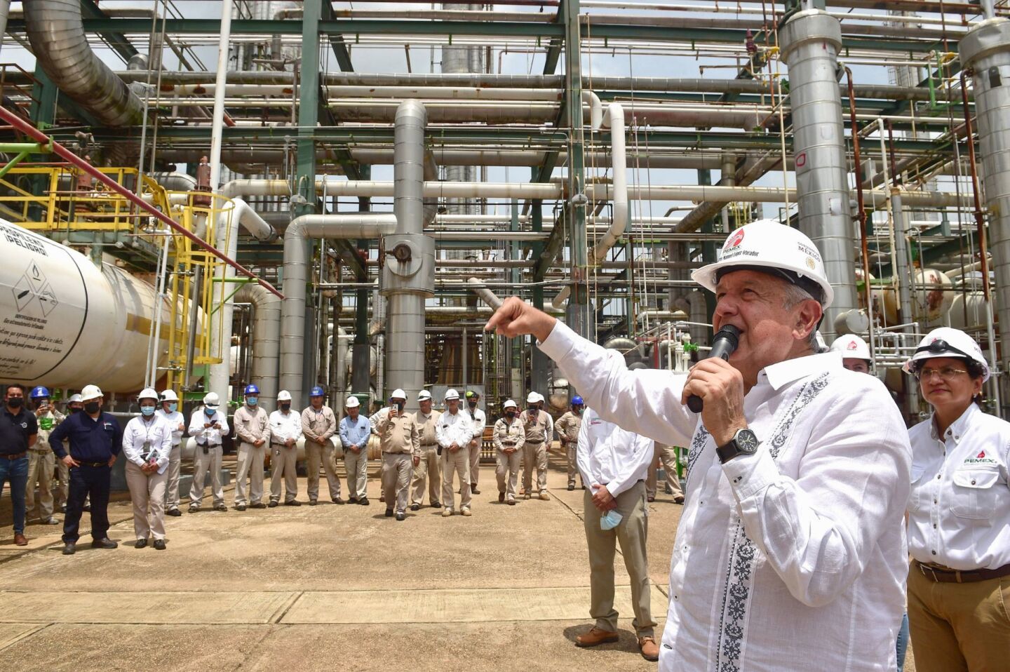 AMLO PEMEX Andrés Manuel López Obrador, Presidente de México, y Rocío Nahle, secretaria de Energía, recorrieron el Complejo Petroquímico La Cangrejera.