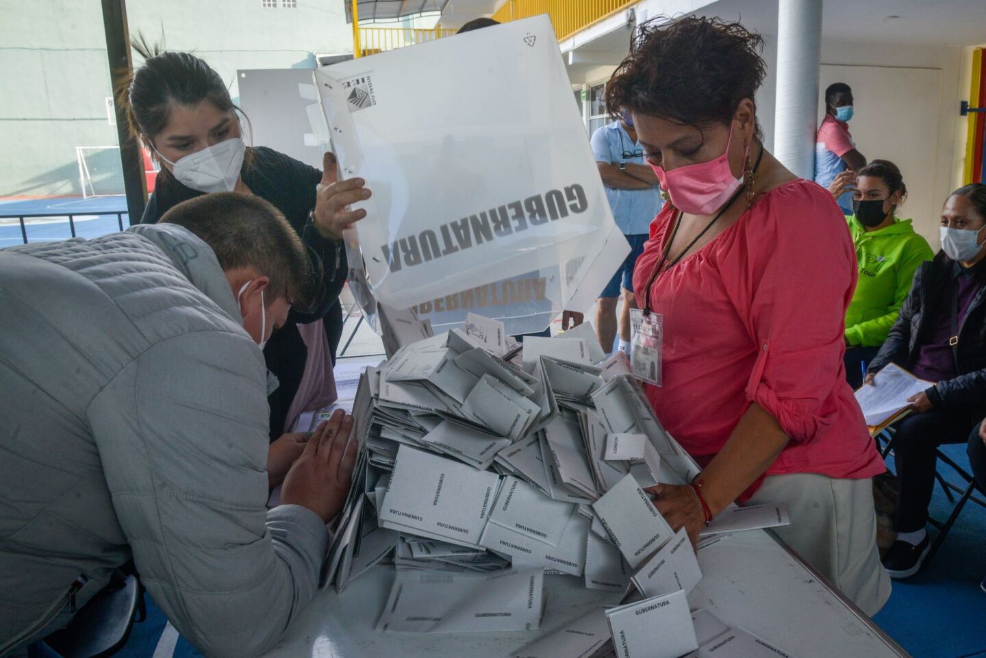 Después del cierre de casillas a las 18 horas comenzó el conteo de votos que se emitieron durante la jornada de elección de gubernatura en Hidalgo.