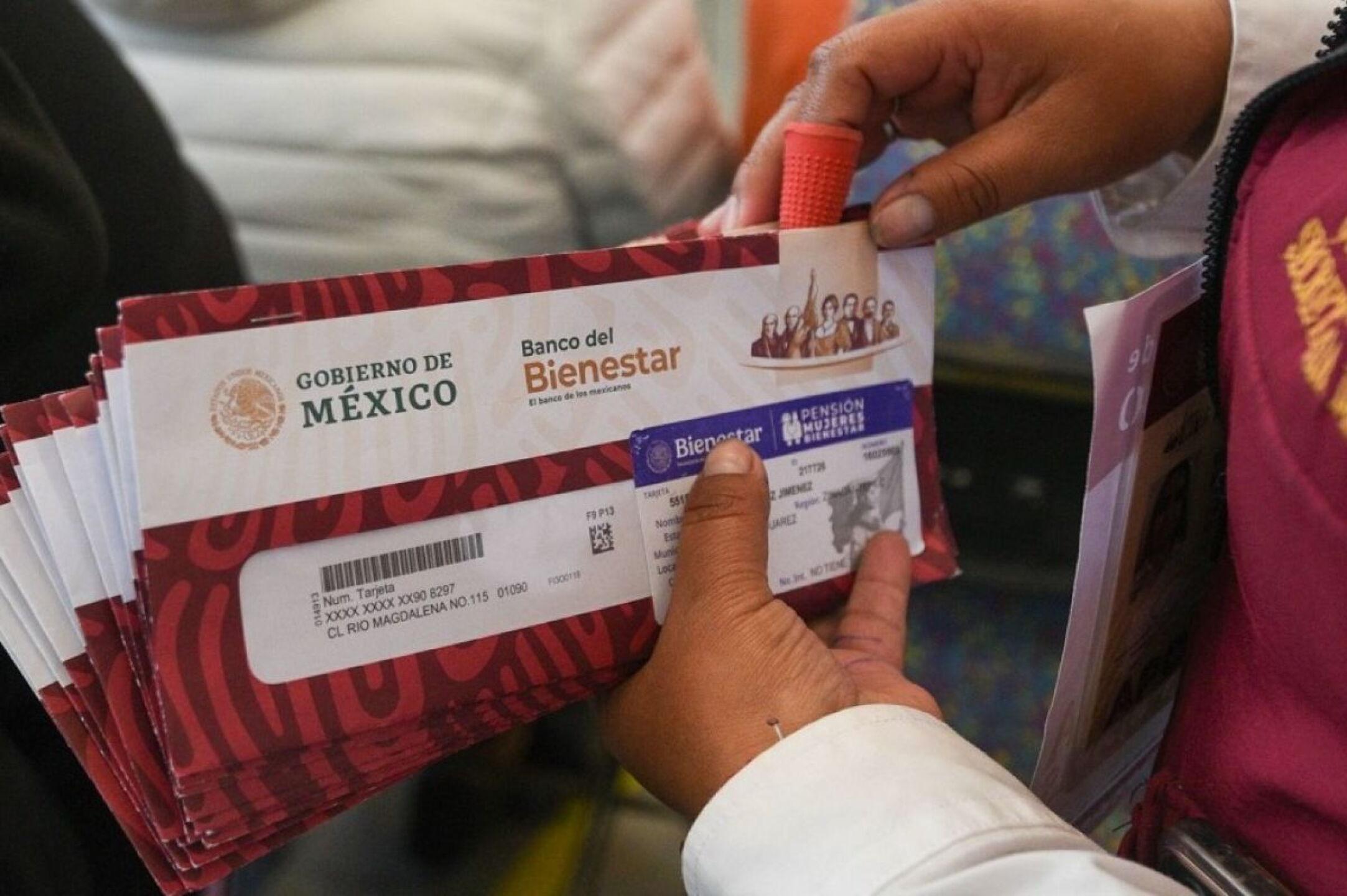 Beca Rita Cetina inicia entrega de tarjetas para alumnos de primaria; estos son los requisitos para recogerla