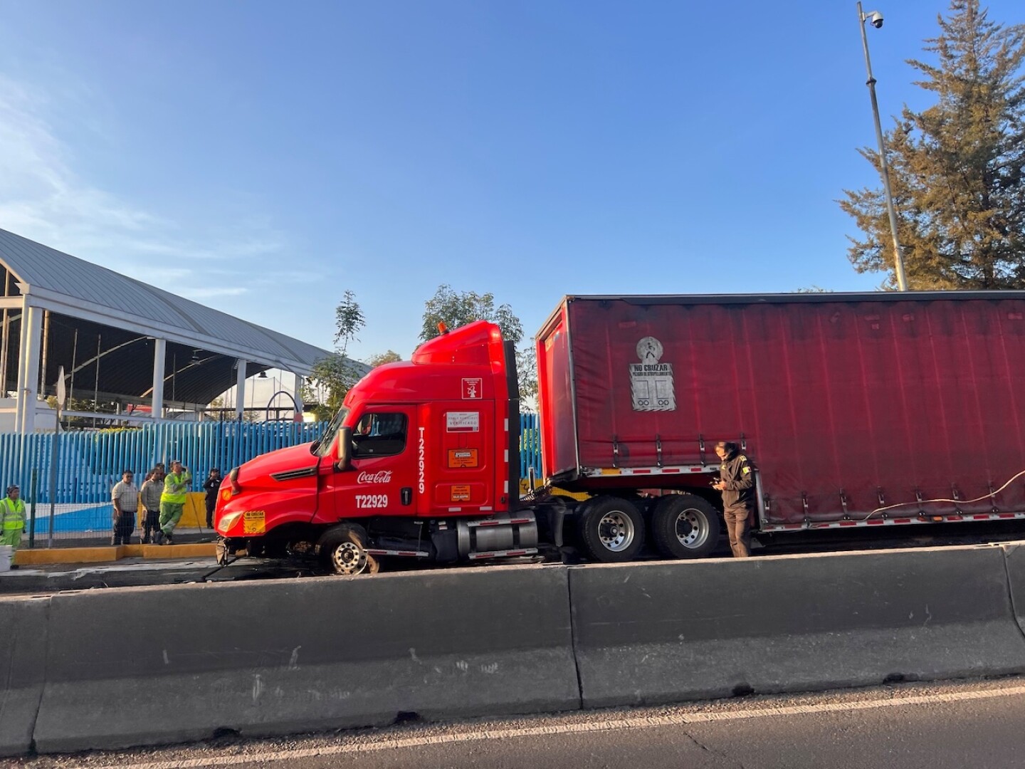 accidente-en-constituyentes-camion-choca-cerca-de-periferico-cdmx