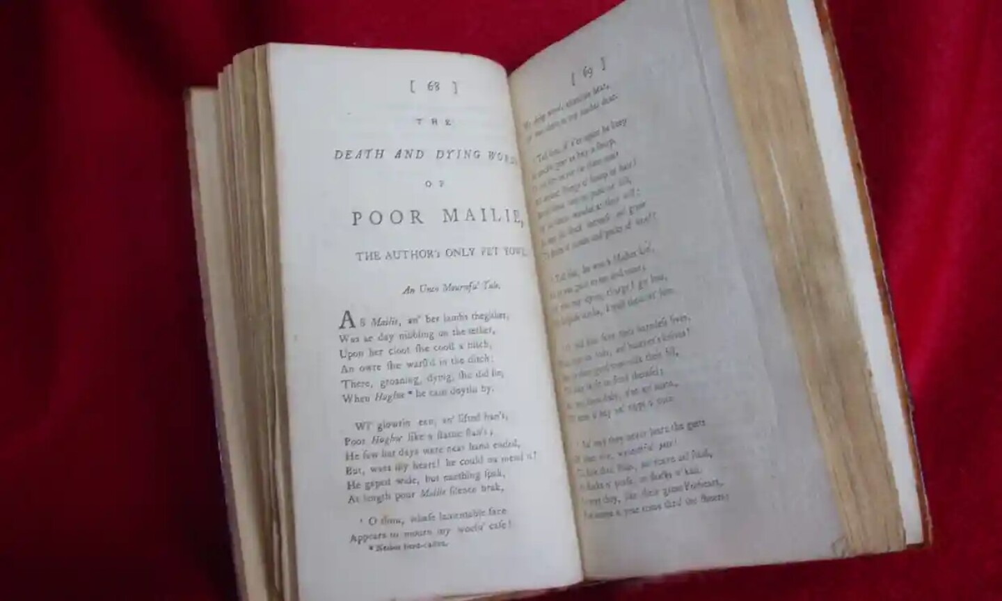 exponen_un_raro_libro_de_robert_burns_encontrado_en_una_barbería