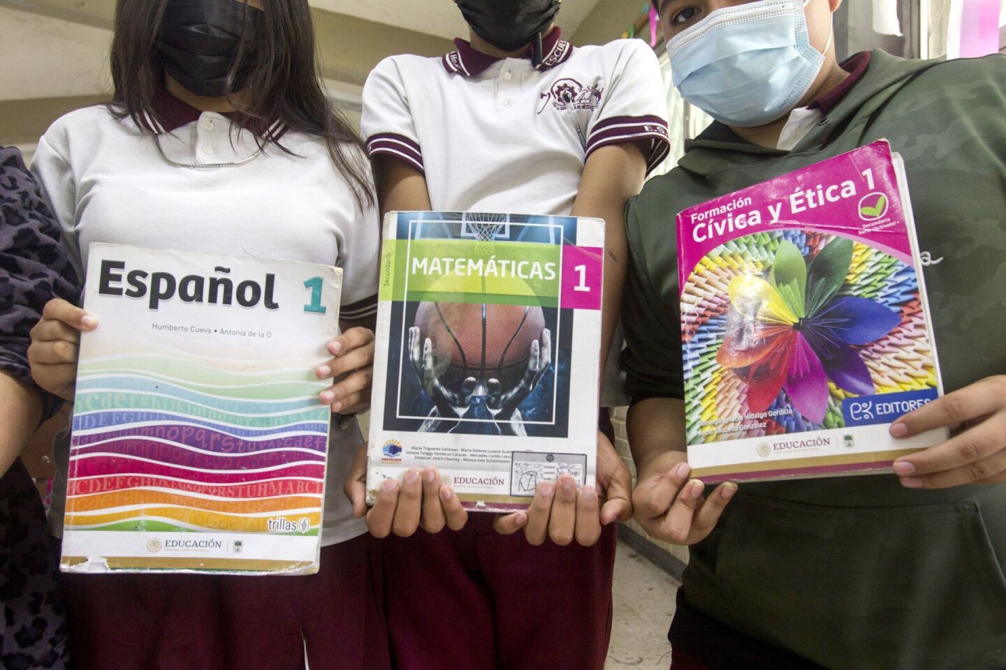 libros de texto gratuito Ante la suspensión de impresión de libros de texto gratuito de la Secretaría de la Educación Pública, promovida por la Unión de Padres de Familia (UNPF), el Tribunal federal revoca el fallo. La reedición de los libros de texto, estarían en circulación el próximo ciclo escolar 2023-2024.