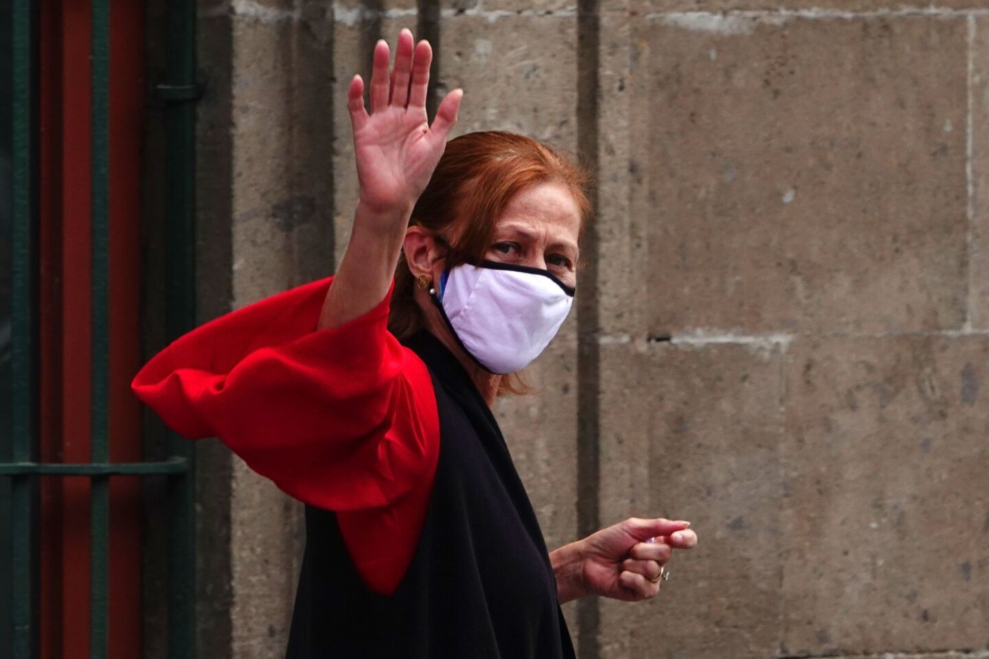 Tatiana Clouthier, durante su salida de Palacio Nacional tras sostener una reunión con Andrés Manuel López Obrador.