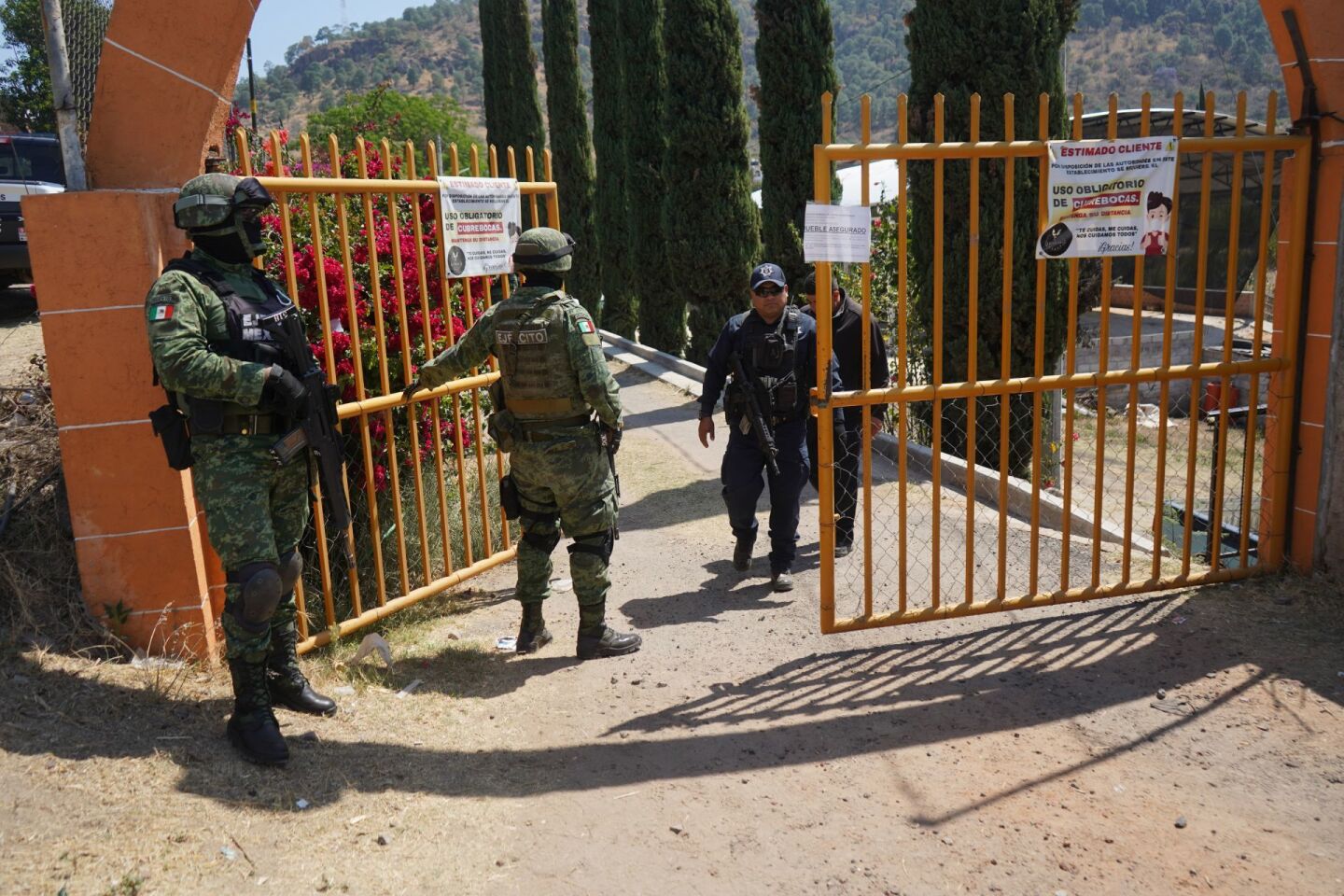 Llegó un equipo especial de la Secretaría de Seguridad de Michoacán, Protección Ciudadana y del Gobierno Federal al lugar en donde ayer fueron asesinadas 20 personas en Zinapécuaro, durante un palenque clandestino.