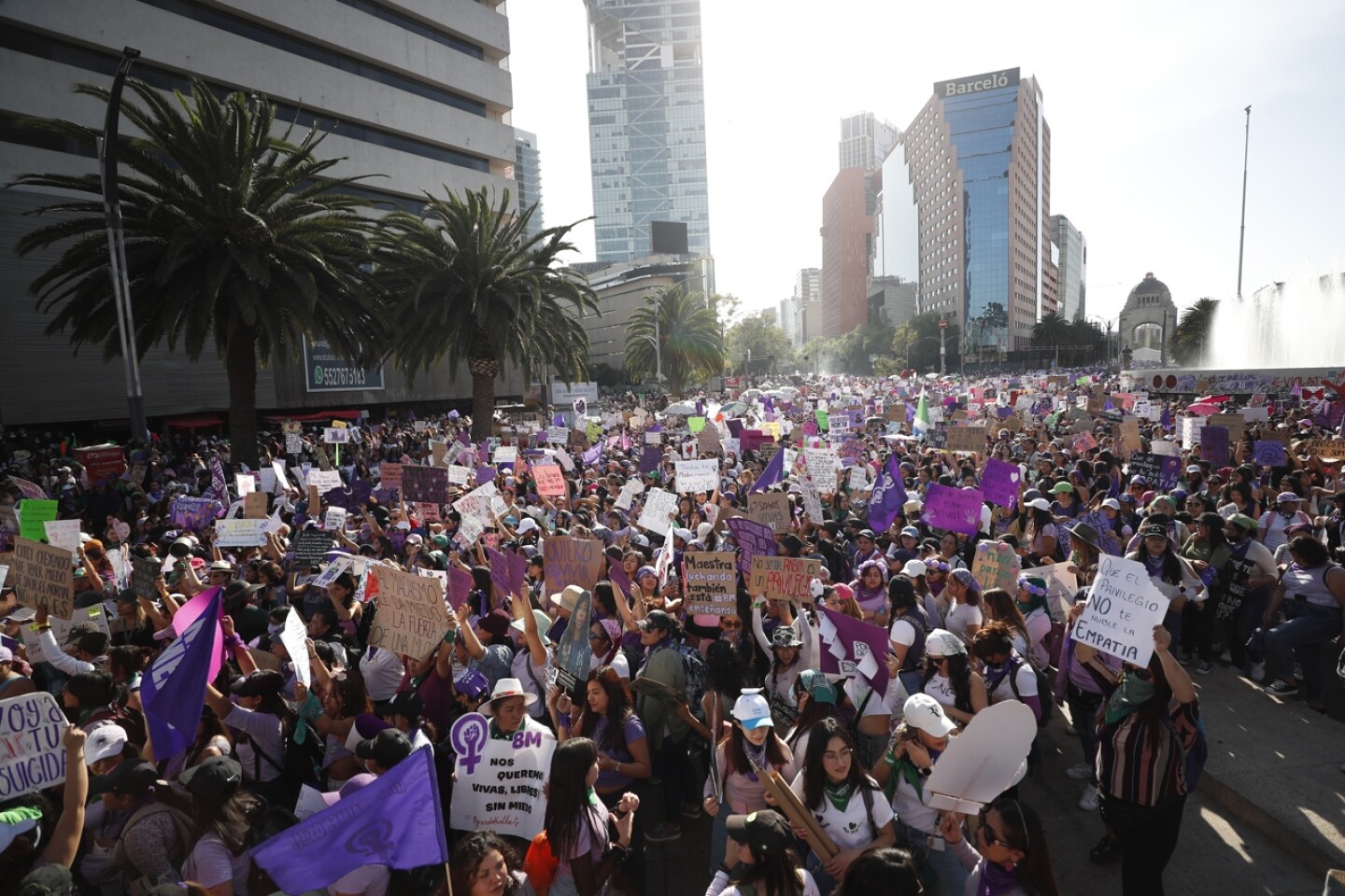 Mexicanas piden acabar con discriminación de minorías en el Día de la Mujer