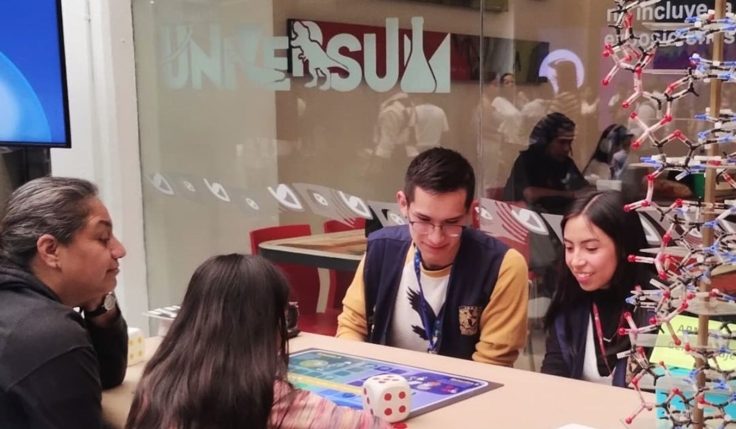 Universum niños.jpg
