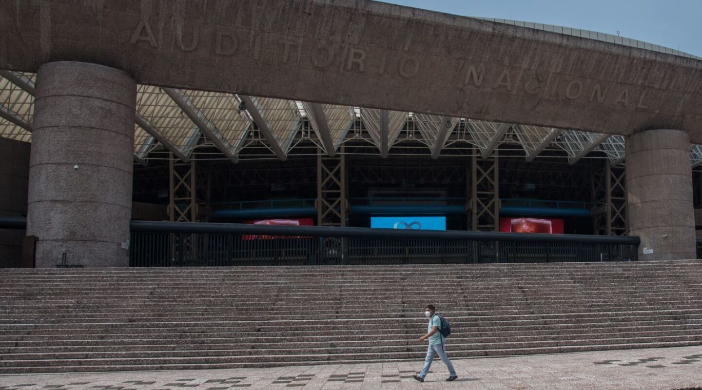 Taquillas del auditorio Nacional reabrieron sus taquillas después de más de cinco meses de permanecer cerradas debido a la emergencia por covid-19. Personas solicitaron su reembolso de los eventos que han sido cancelados durante la pandemia.