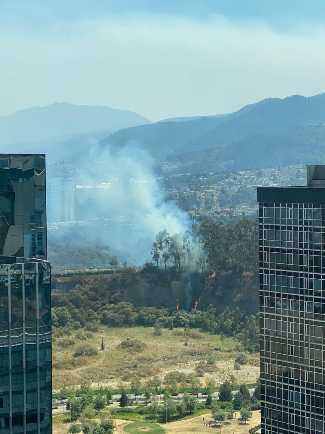 incendio-en-santa-fe-se-queman-pastizales-cerca-de-la-mexicana-960x1280