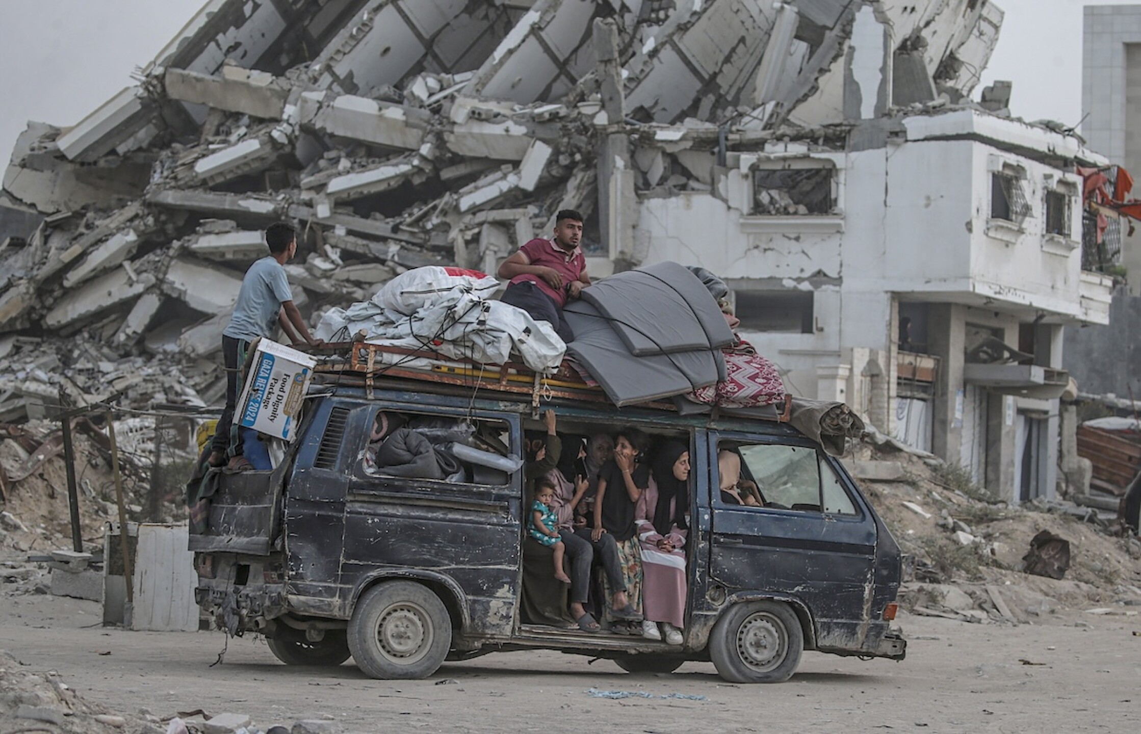 M·s de 1.000 familias han huido de Deir al Balah tras las Ûrdenes de evacuaciÛn de Israel