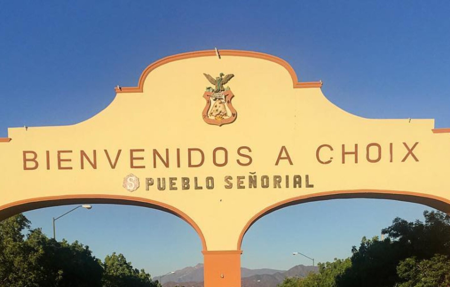 Grupo armado quema casas y vehículos en Choix, Sinaloa