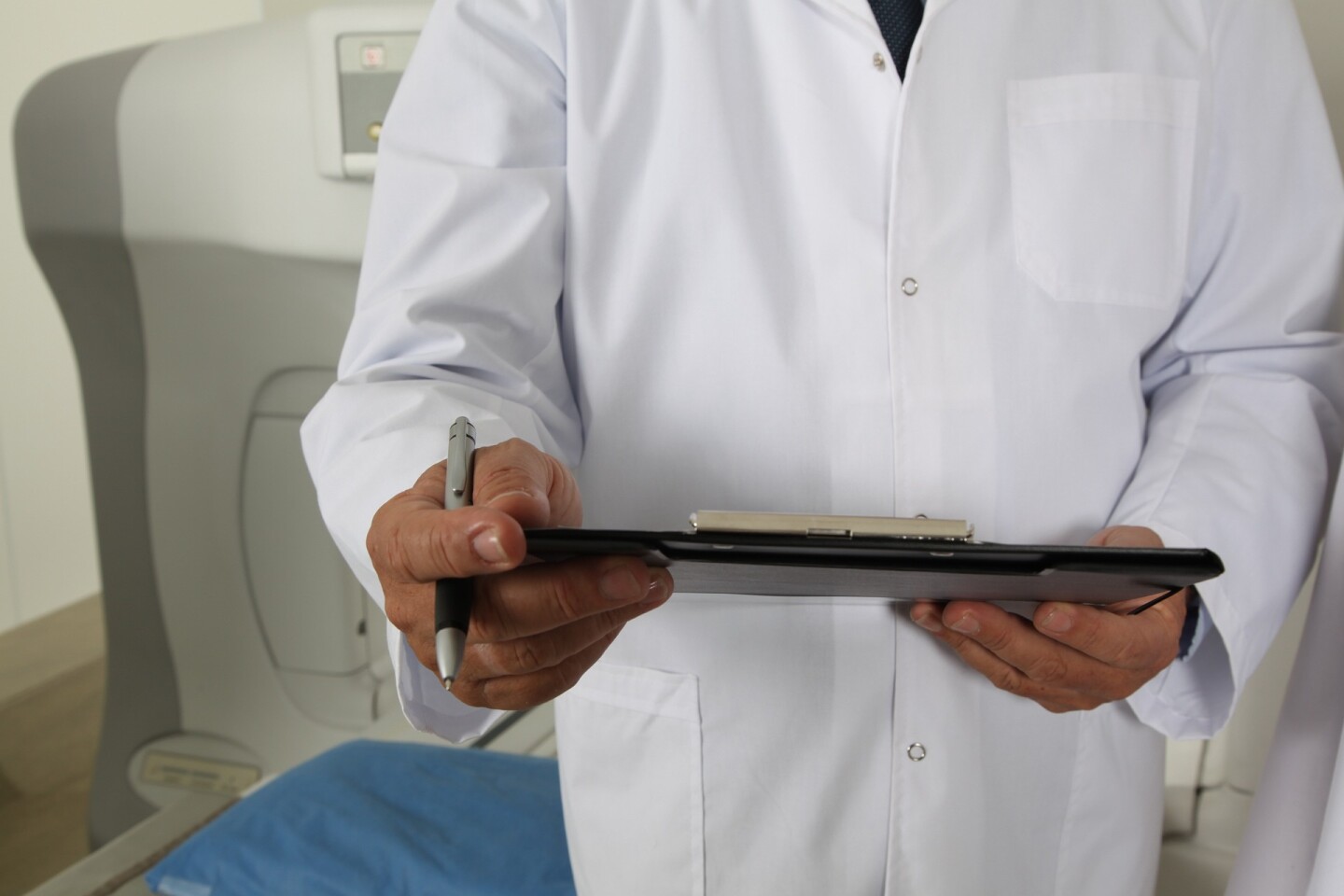 doctor-g8c9541411_1920