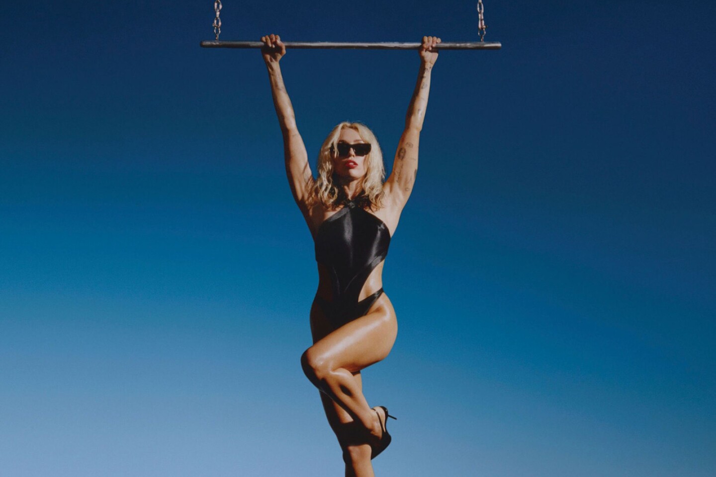 miley-cyrus-endless-summer-vacation