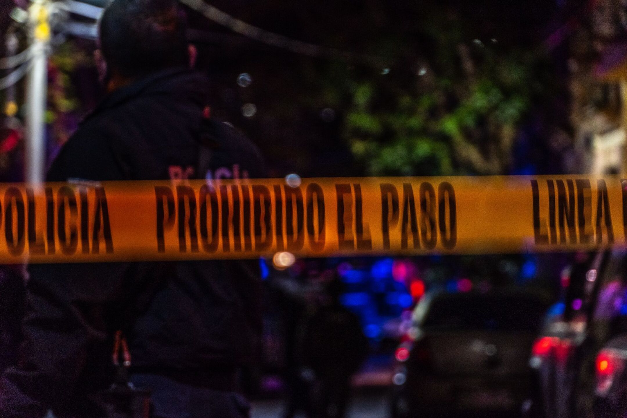 Alrededor de las 20:30, bajo el estruendo de disparos de arma de fuego que irrumpieron en la noche serena de la ciudad, un hombre de 24 años fue herido por más de una bala, en la calle Venustiano Carranza de la Colonia Marianita en la zona centro del municipio de Zacatecas.