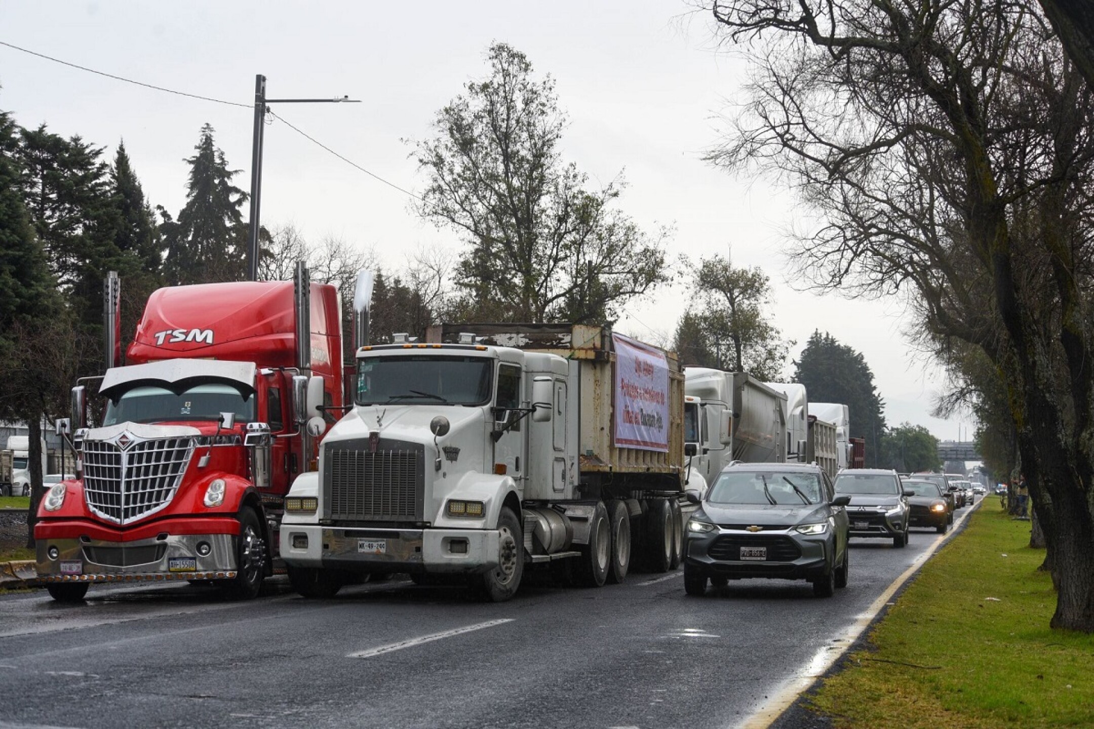 Transportista de Hidalgo bloquean Paseo Tollocan planea bloqueo de transportistas