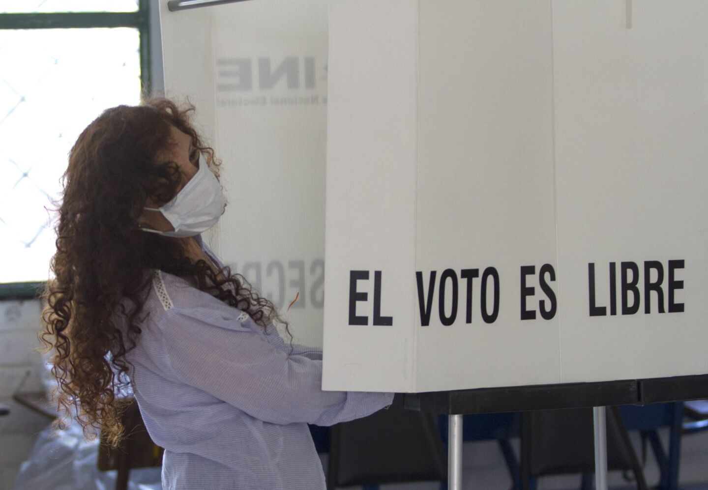 El INE estatal reporta el 100% de casillas funcionando en el estado de Nuevo León que corresponden a 2mil 614, donde podrán votar 4 millones 158 mil 880 ciudadanos a favor o en contra de la revocación de mandato del presidente Andrés Manuel López Obrador.