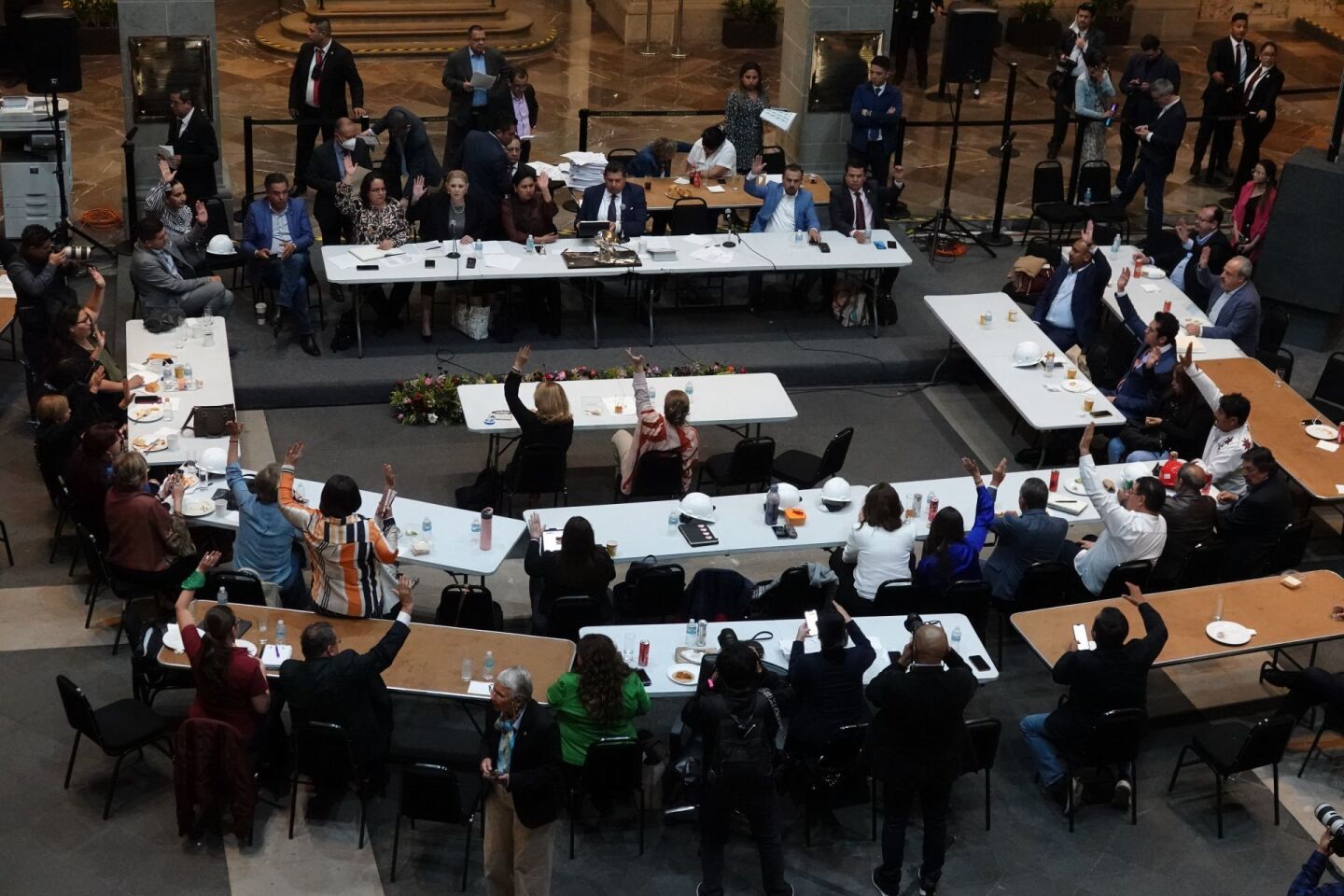 Aspectos de la sesión ordinaria en la sede alterna de Xicoténcatl.