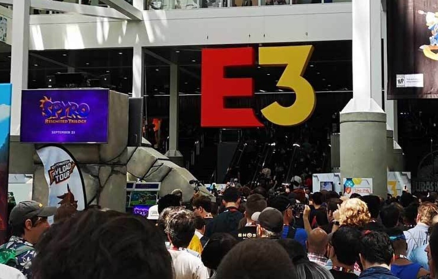 E3