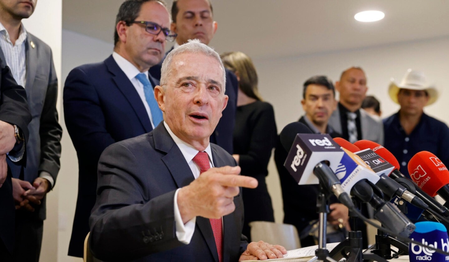 álvaro uribe expresidente colombia.jpg