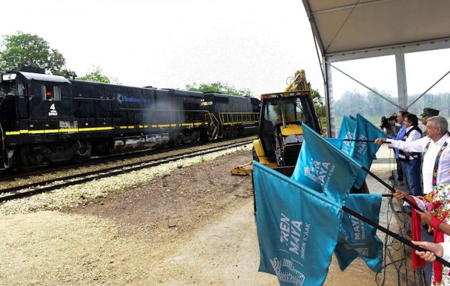 El Presidente de México, Andrés Manuel López Obrador en el Banderazo de inicio de obra del Tren Maya, tramo 3 Calkiní – Izamal en Maxcanú, Yucatán.