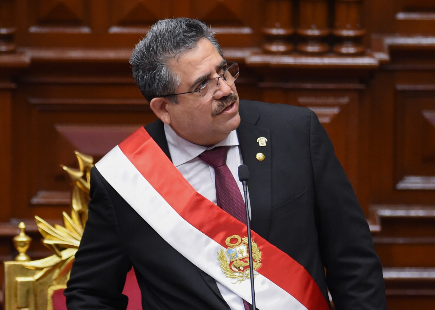 Manuel Merino asume presidencia de Perú