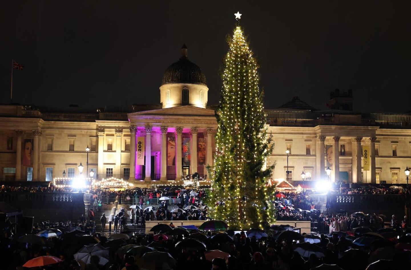 arbol_navidad_londres_causa_burlas_entre_mexicanos_por_parecer_elote_gigate