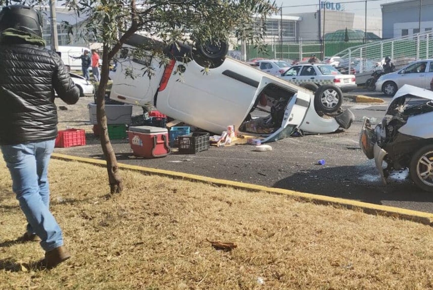 accidente-en-boulevard-aeropuerto-toluca-carambola-en-santin
