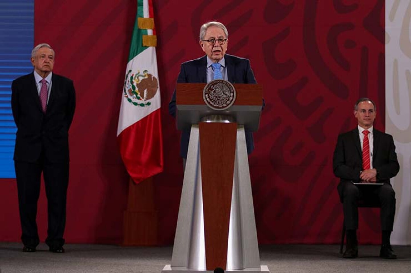 Andrés Manuel Löpez Obrador, presidente de México; Jorge Alcocer, secretario de Salud, y Hugo López-Gatell, subsecretario de Prevención y Promoción a la Salud, durante la conferencia matutina para el informe de El Pulso de la Salud.