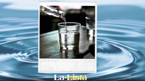 cuanta-agua-debo-beber-al-dia-para-estar-sano.png