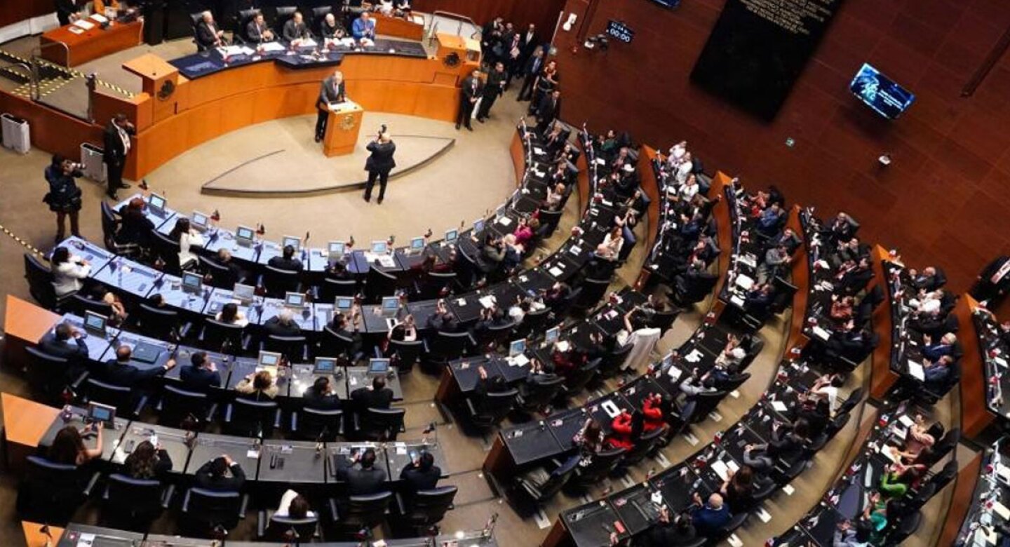 Senado-de-la-República-salon-de-sesiones.jpg