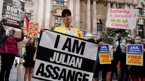 niegan_a_julian_assange_permiso_para_asistir_al_funeral_de_vivienne_westwood